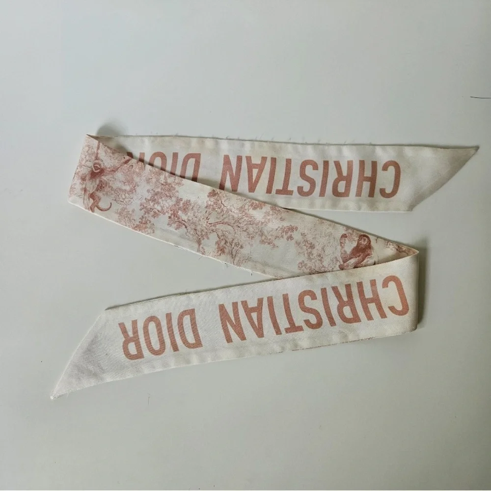 CHRISTIAN DIOR ⭐️cream and Pink silk toile de jouy mitzah Twilly scarf